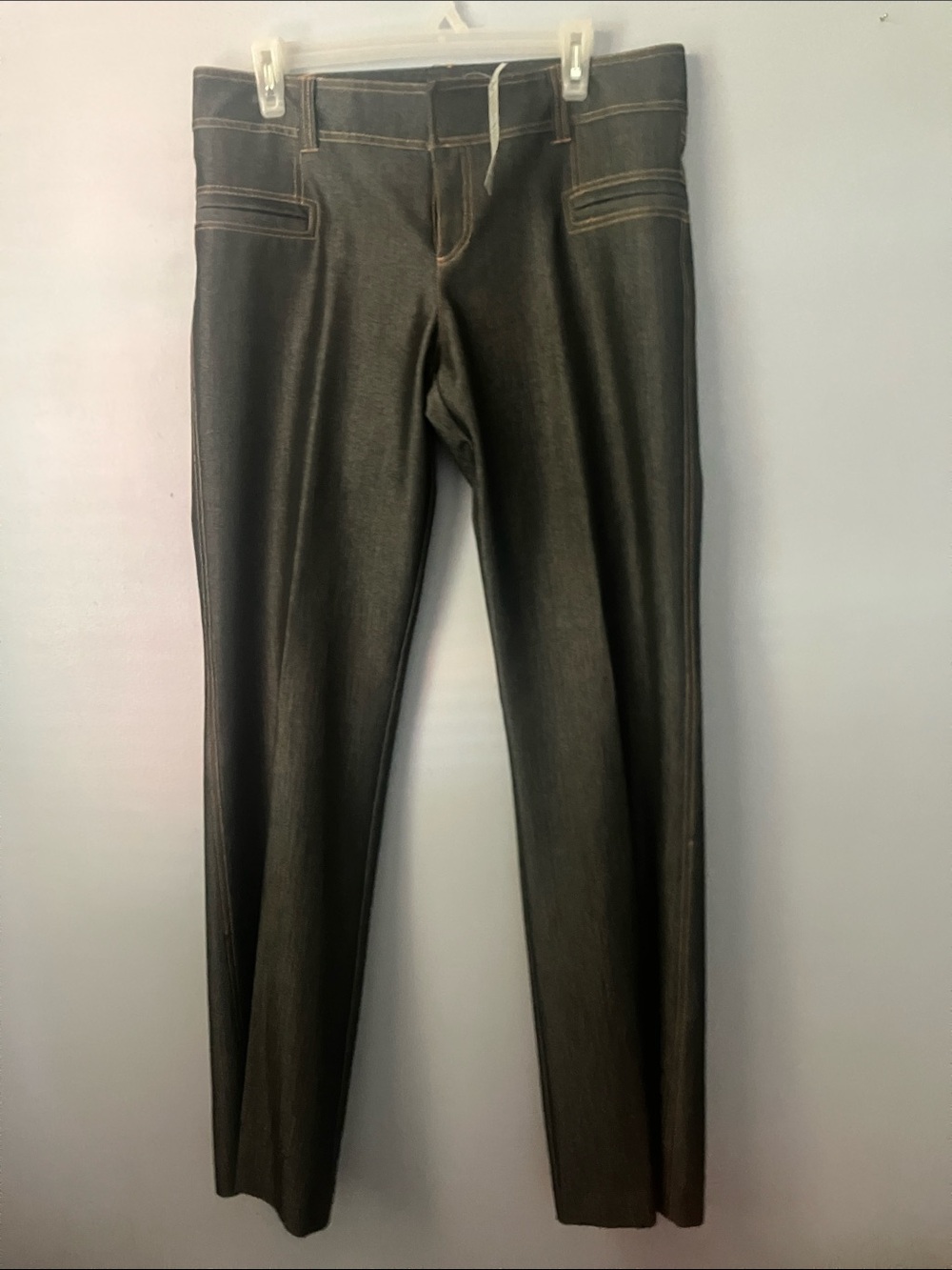 Women's Cropped Solid Novelty Ankle Jeans - Black with 2 pockets in front &Back.